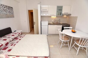 1 bedroom, free WiFi, bed sheets