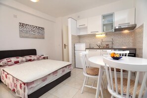 1 bedroom, free WiFi, bed sheets