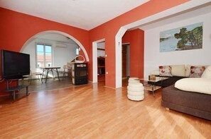 TV - Apartment in Trogir with Seaview, Terrace, Air condition, WIFI (5065-1) (Trogir)