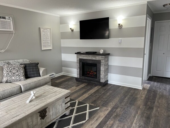 TV, fireplace - Adventure Acres- Suite C5 (Holly)