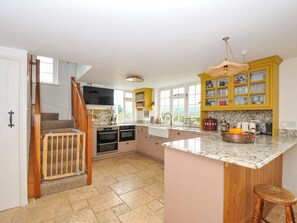 Kühlschrank, Geschirrspüler, Wasserkocher, Toaster