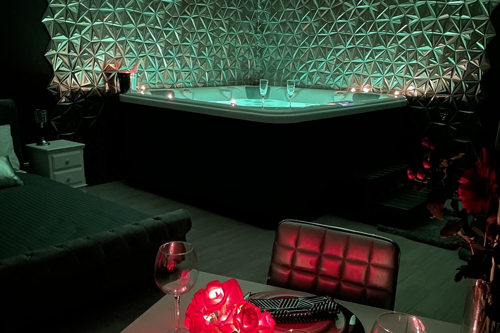 Romantic room with private jacuzzi