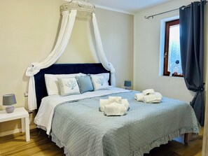 3 Schlafzimmer, Schreibtisch, Bügeleisen/Bügelbrett, Reisekinderbett