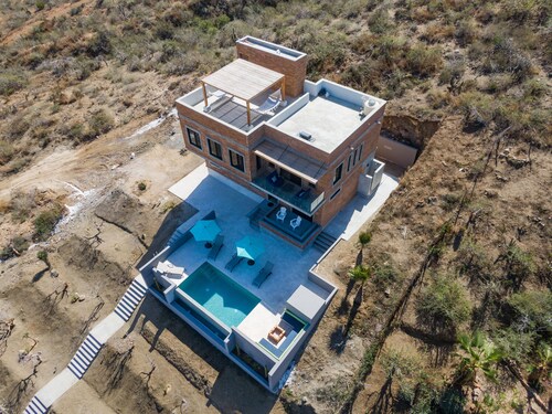 Modern Rustic House with specatular ocean and desert views