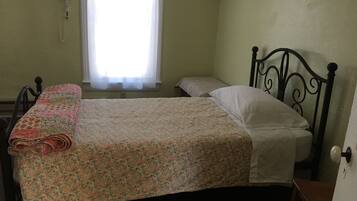 3 bedrooms, desk, free WiFi, bed sheets