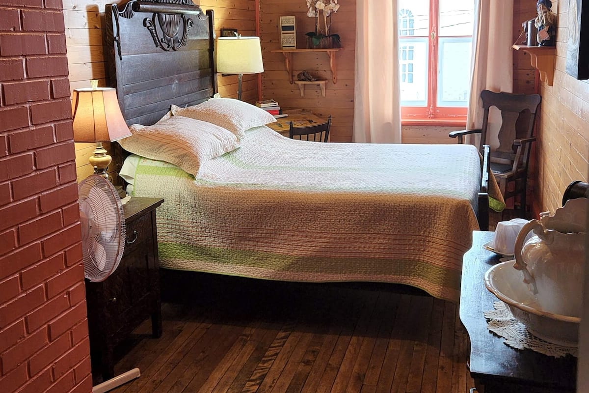 Doppelzimmer, 1 Doppelbett (La Orangée) | Allergikerbettwaren, individuell dekoriert, individuell eingerichtet