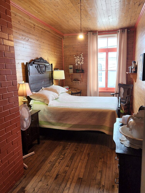 Double Room, 1 Double Bed (La Orangée) | Individually decorated, individually furnished, blackout drapes