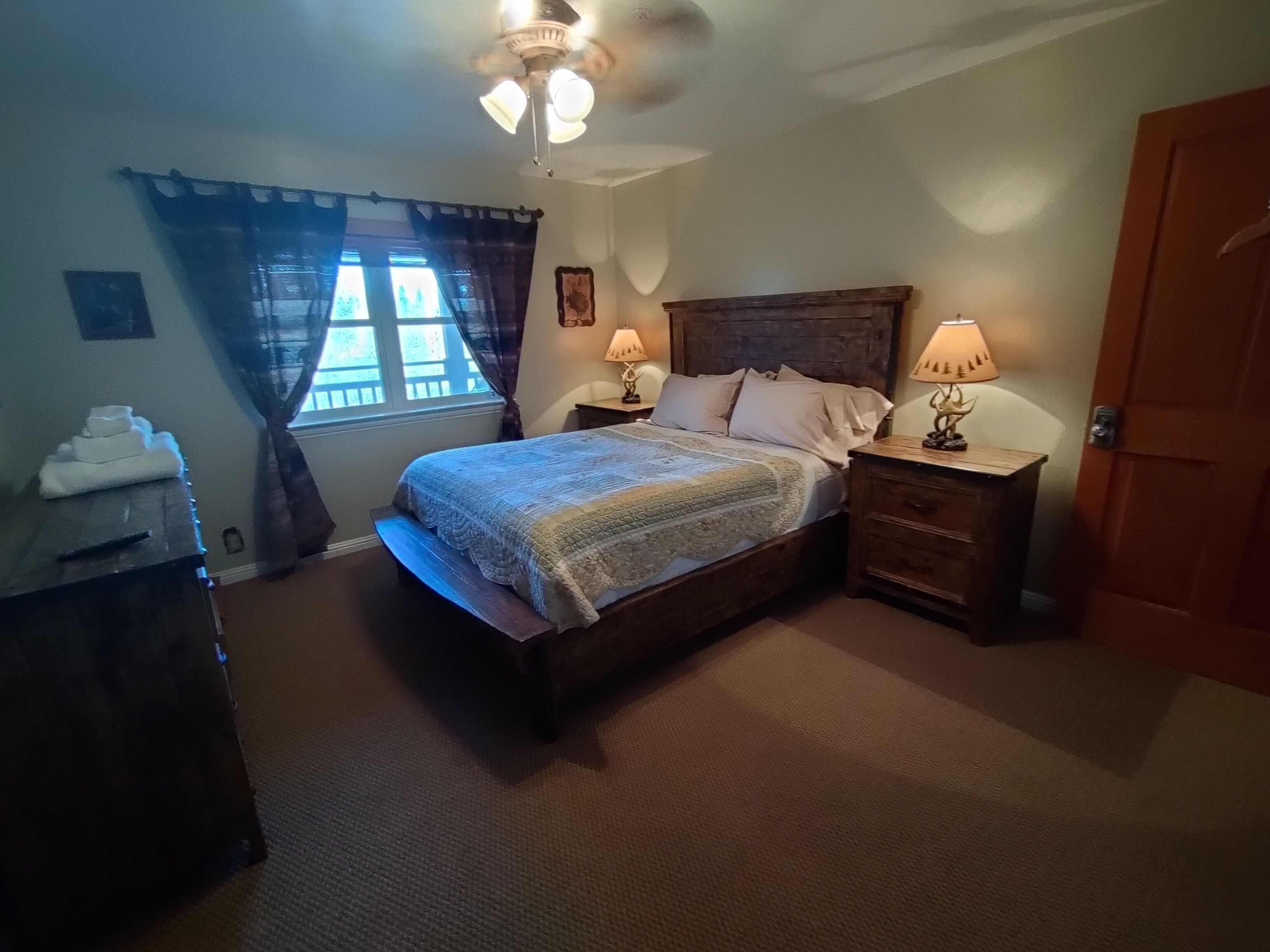 5 rooms with private baths