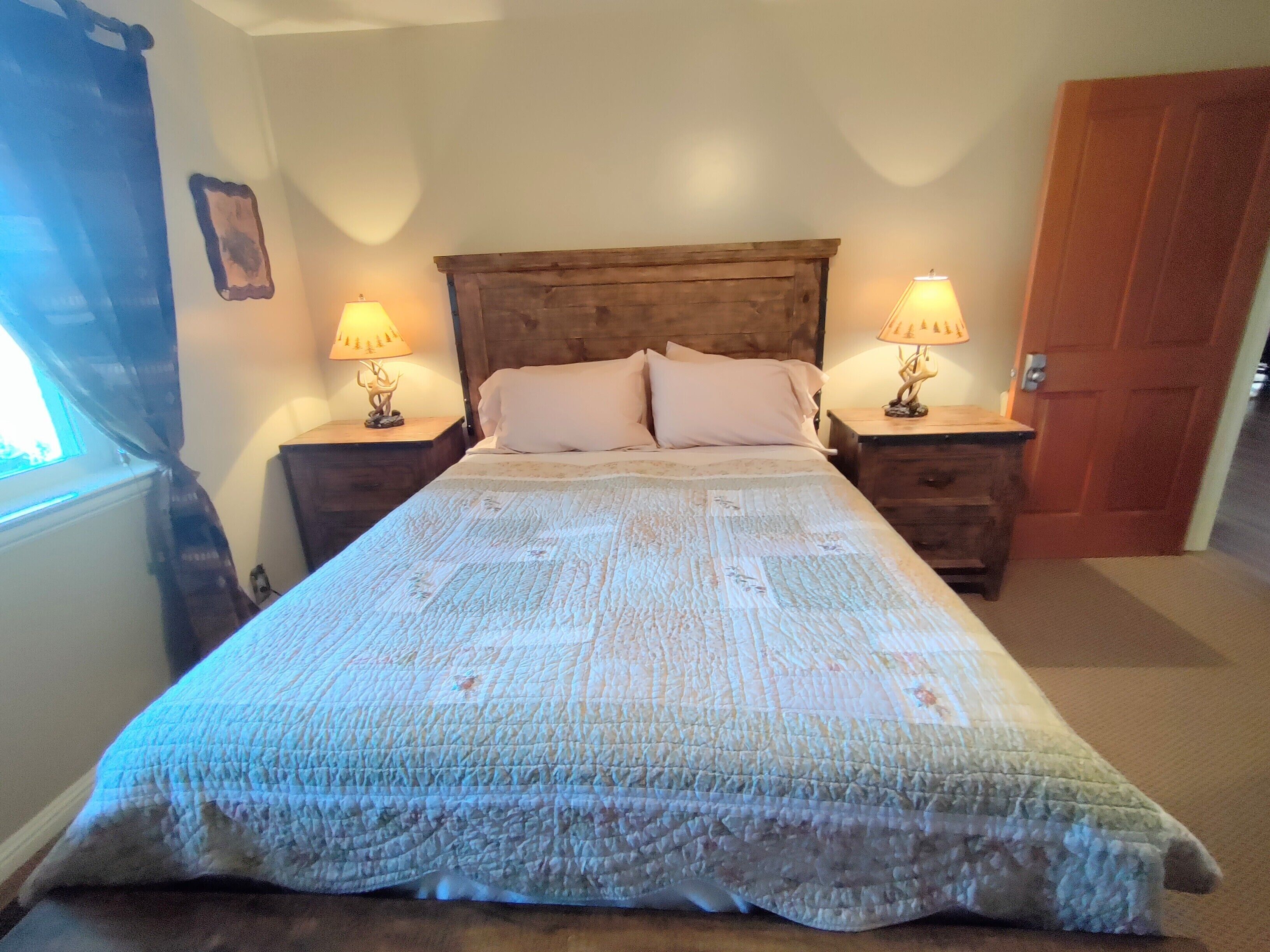 5 rooms with private baths