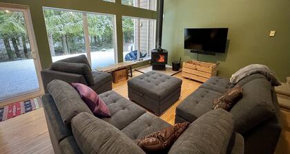 Private 5 Acres on Nisqually River, 2 King Beds