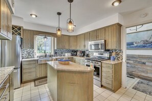 KĂŒhlschrank, Mikrowelle, Ofen, Herdplatte