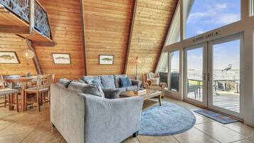 Smart TV, fireplace, stereo