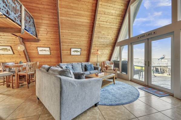 Smart-TV, Kamin, Stereoanlage