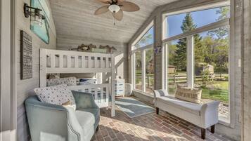 5 soverom, strykejern/-brett, reiseseng for barn og wi-fi (inkludert)