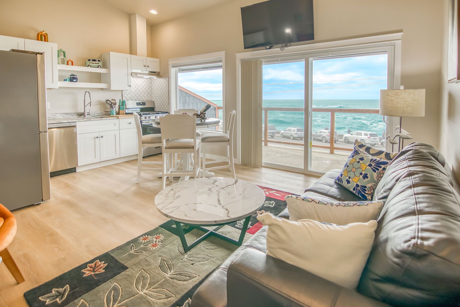 Spectacular Ocean Views! Watch Whale Migrations! Dog Friendly!