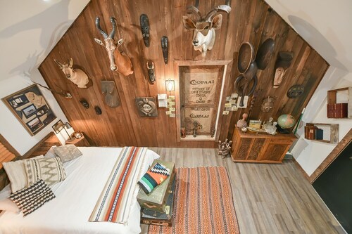 Suite 4: Outpost · Gorgeous Farm Carriage House Loft