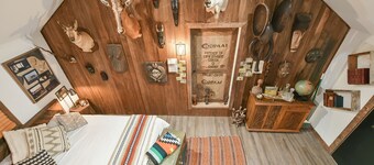 Suite 4: Outpost · Gorgeous Farm Carriage House Loft