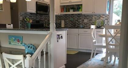 A Luxury resort in a Quiet Community with 2 pools, and 4 minutes from the Beach!