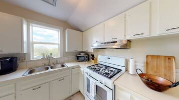 KylskÄp, mikrovÄgsugn, ugn och spishÀll