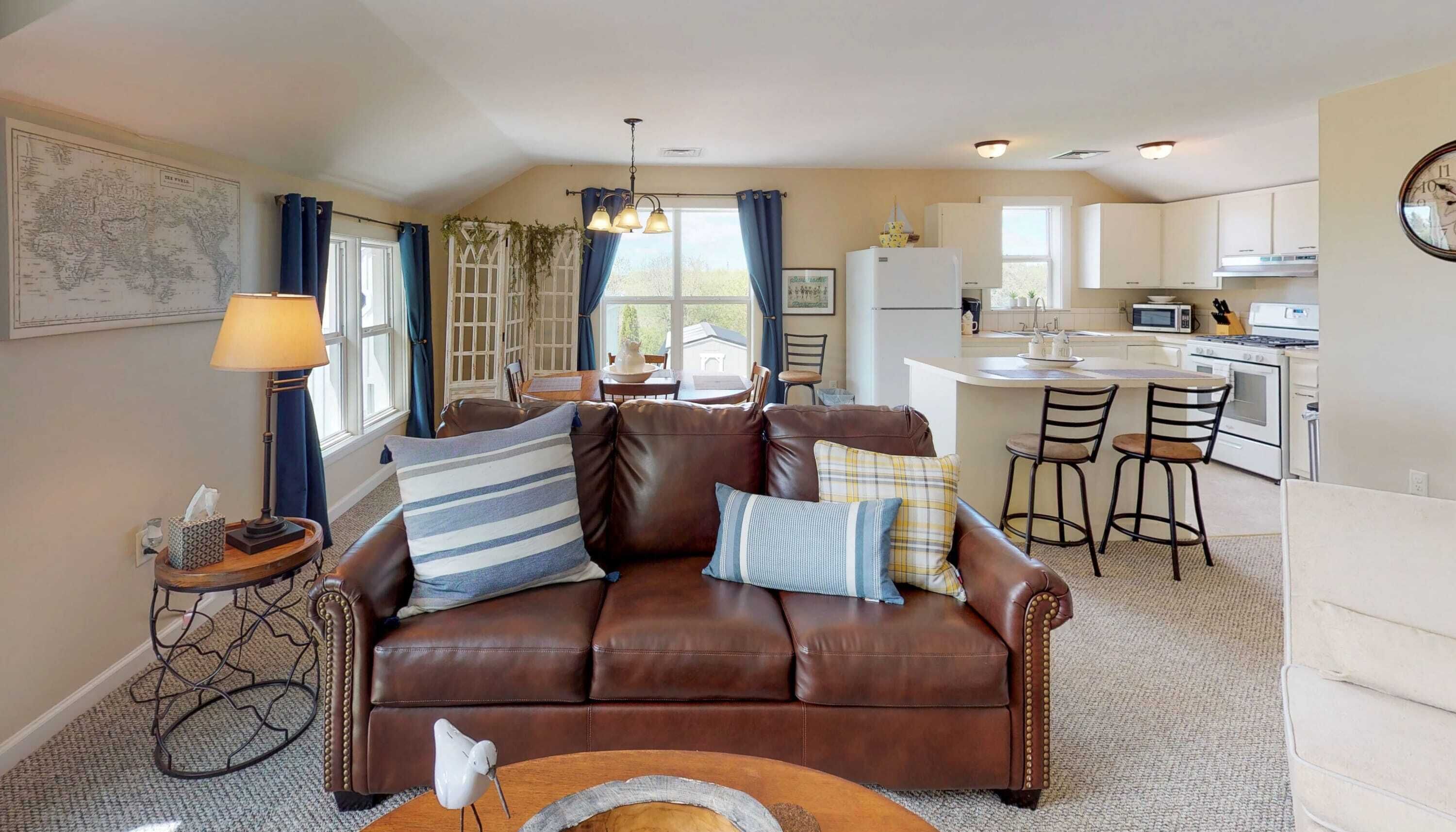 Spacious 1 Bdrm Pet friendly Rental/ short walk to Village