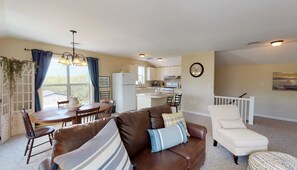 Smart TV, offices - 1 Bdrm Pet friendly Rental/ Walkable to Village (Skaneateles)