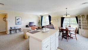 Smart TV, offices - 1 Bdrm Pet friendly Rental/ Walkable to Village (Skaneateles)