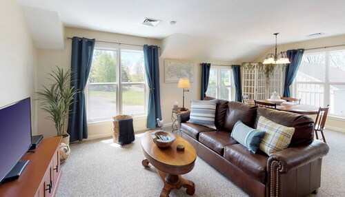 1 Bdrm Pet friendly Rental/ Walkable to Village