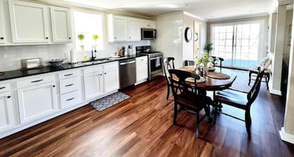 2 bd Carriage Hs/Pet friendly-Walkable to Village