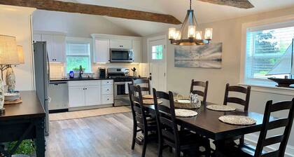 2 Bedroom/Pet Friendly/short walk to Village