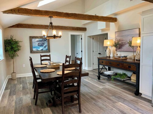 2 Bedroom/Pet Friendly/short walk to Village