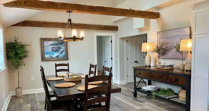 2 Bedroom/Pet Friendly/short walk to Village