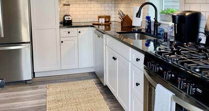 Newly remodeled 2bd/2bath pet friendly short walk to village