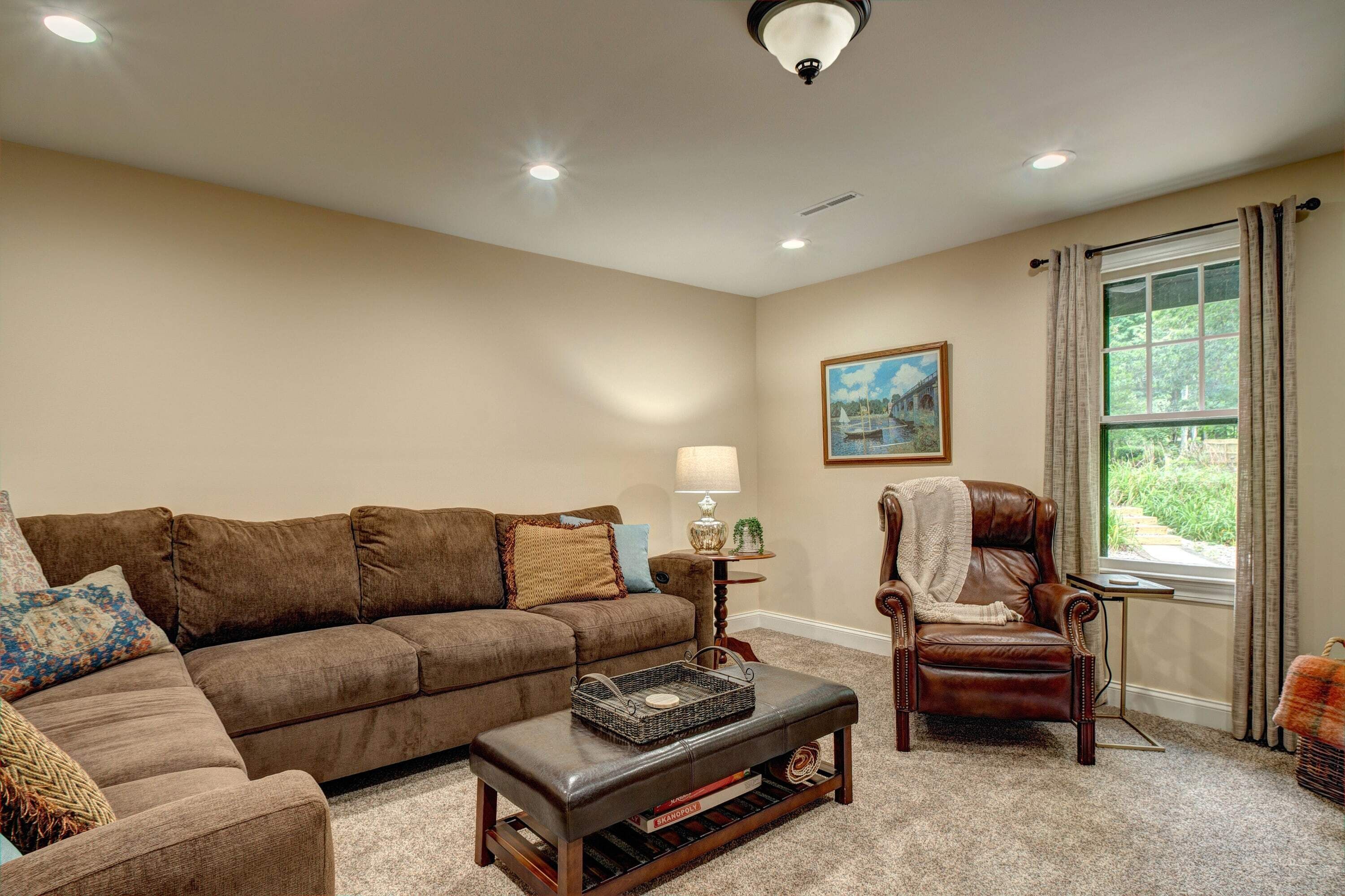 Historic Samuel Hopkins Adams 6bd/4 bath- Level lakefront Home sleeps 14!