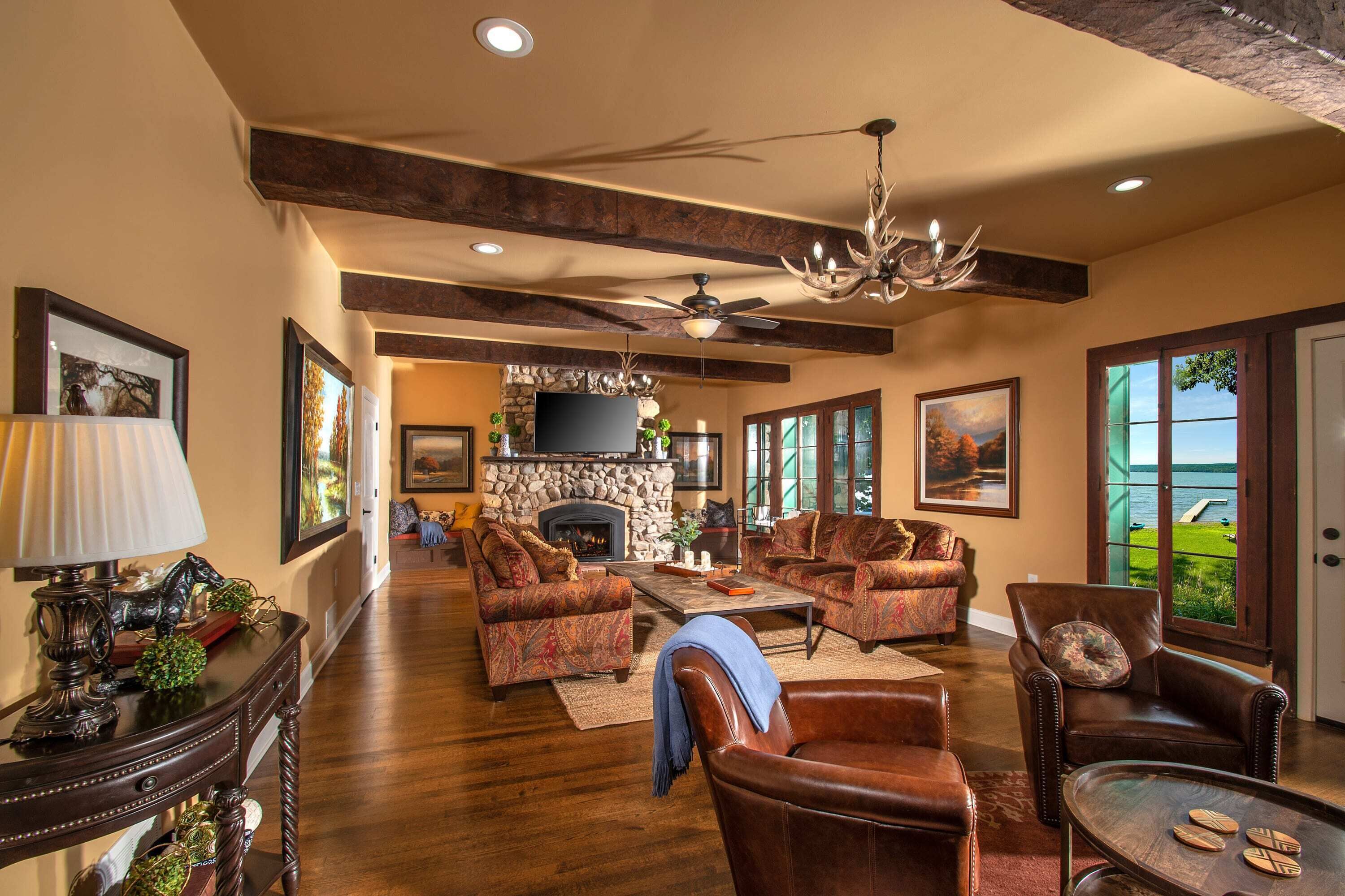 Historic Samuel Hopkins Adams 6bd/4 bath- Level lakefront Home sleeps 14!