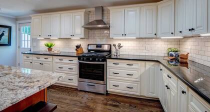 Skaneateles Pet friendly 6 bed 6 bath on Main St very close to downtown center