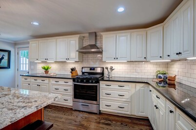 Skaneateles Pet friendly 6 bed 6 bath on Main St very close to downtown center  