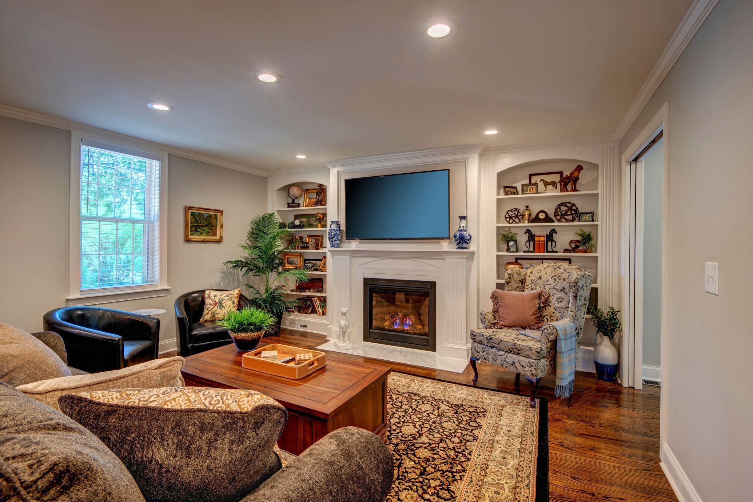 TV connectée, cheminée, espaces bureaux