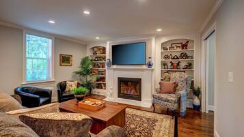 TV connectée, cheminée, espaces bureaux