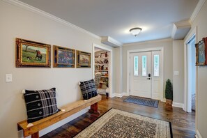 Interior - Skaneateles Pet friendly 6 bed 6 bath on Main St very close to downtown center (Skaneateles)