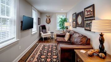 TV connectée, cheminée, espaces bureaux