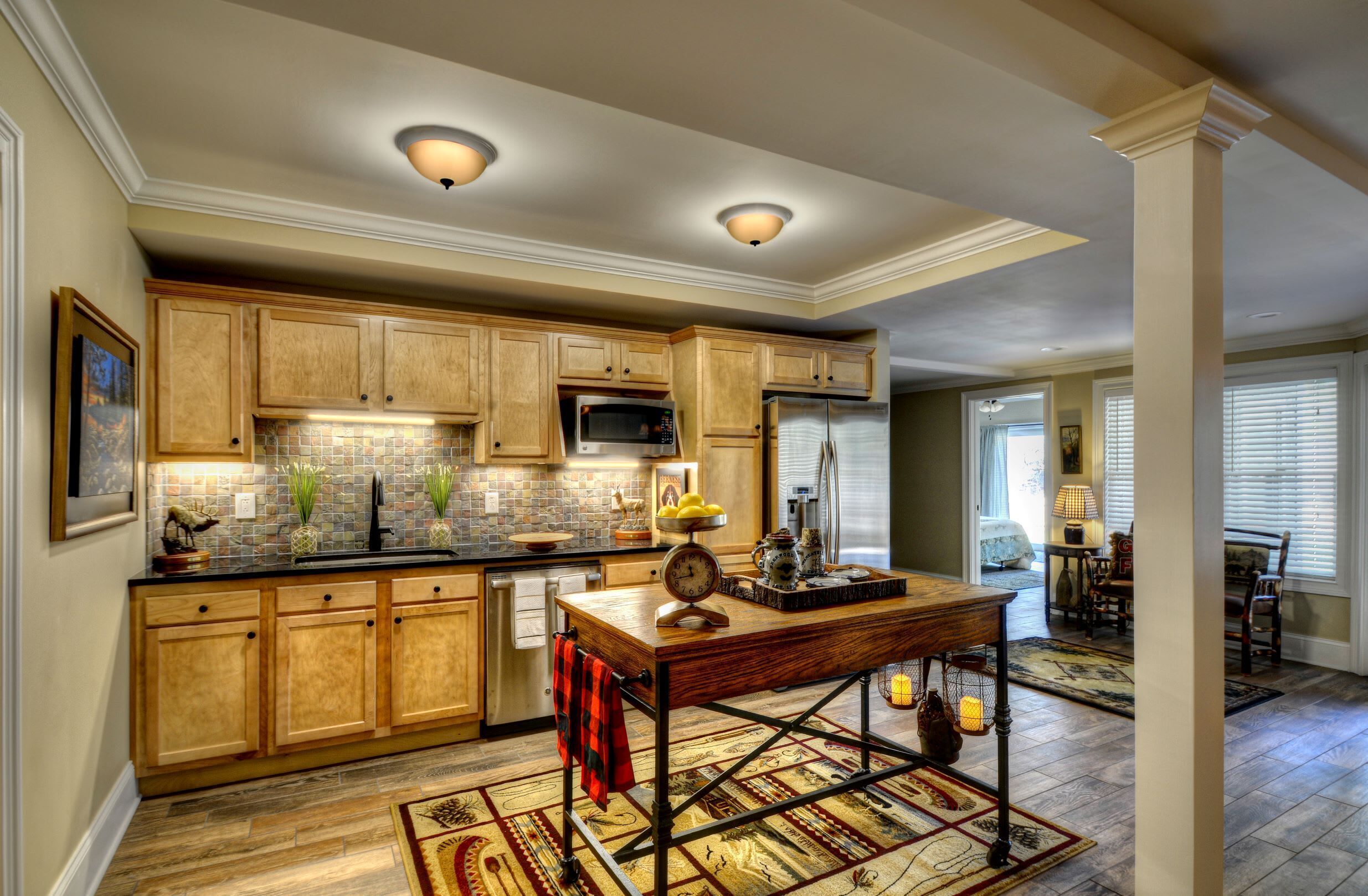 Køleskab, mikrobølgeovn, ovn, kogeplade