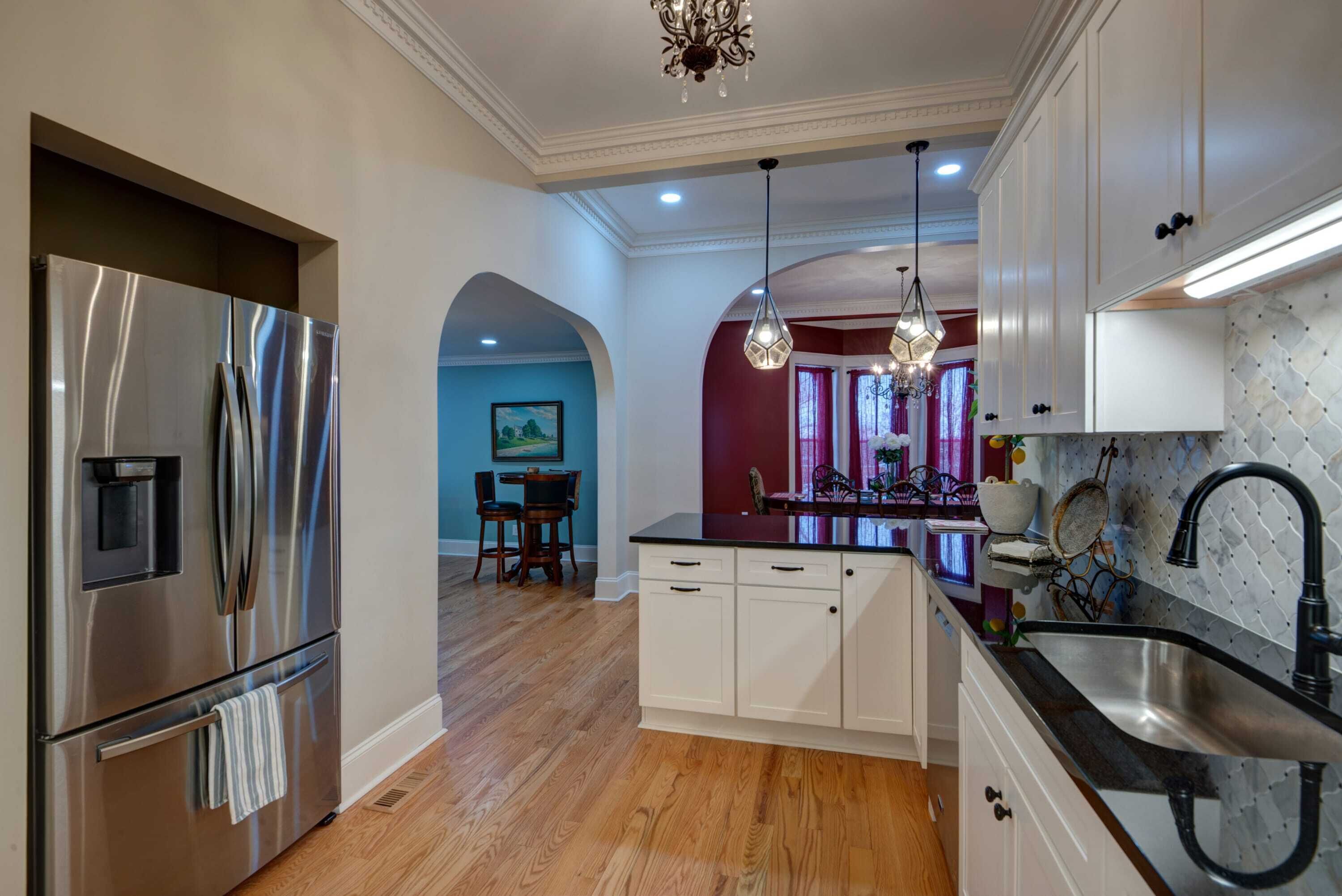 Newly renovated pet friendly 5-bedroom property! Walk to village!