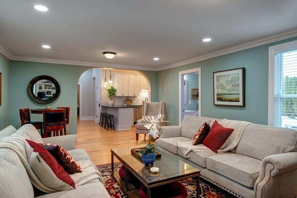 Smart TV, fireplace, offices