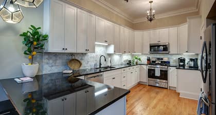 Newly renovated pet friendly 5-bedroom property! Walk to village!