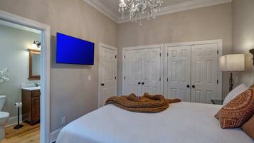 5 bedrooms, iron/ironing board, free WiFi, bed sheets