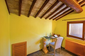 迷你吧 、客房內保險箱、布置獨特、書桌