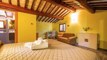 1 kamar tidur, minibar, dan brankas