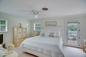 2 bedrooms, desk, iron/ironing board, travel cot