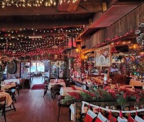 Dining - Clean and cozy beach home east of A1A, steps from private beach, remodeled pool (Vero Beach)