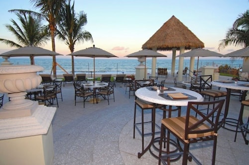 Limited time deals! Private beach, remodeled pool. Clean & cozy home east of A1A